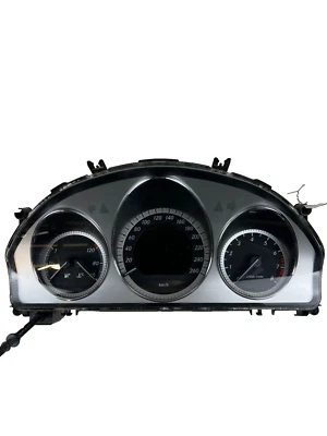 Mercedes Benz C300 2010 OEM Cluster Canada Market KPH Foto 1 de 4