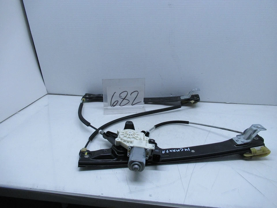 13-18 FORD C-MAX FRONT RIGHT PASSENGER SIDE WINDOW REGULATOR W MOTOR OEM - Изображение 1 из 4