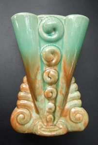 DIANA AUSTRALIAN POTTERY VASE  GREEN BROWN  SHAPED WITH SPIRALS 1950's - Picture 1 of 9