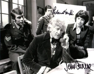 Doctor Who Autograph: RICHARD FRANKLIN & JOHN LEVENE (Dinosaurs) Signed Photo - Imagen 1 de 1
