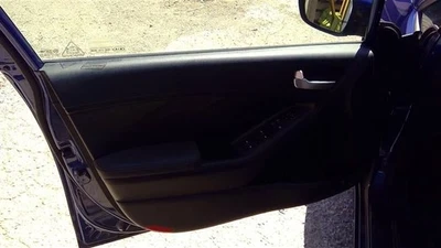 2017 Kia Forte Driver side Front Inner Door Trim Panel Black - Imagem 1 de 4