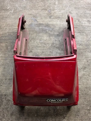 86-06 2003 KAWASAKI CONCOURS ZG1000 CARENADO TRASERO CUBIERTA PANEL CUBIERTA ASIENTO MOLDURA ROJO Foto 1 de 4