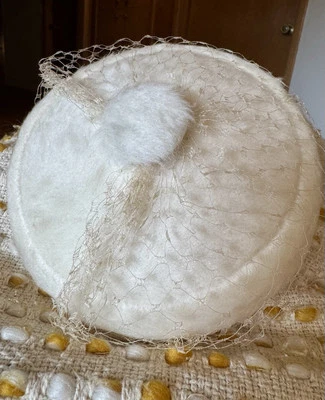 Sombrero de lana vintage fieltro piel pastillero botón acento red marfil Foto 1 de 4