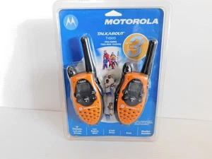 Motorola Talkabout T4900 Two Way Radio Up To 3 Miles on 3 AA Batteries - Picture 1 of 6