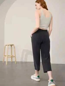 Athleta Seasoft Mid Rise Straight Crop Pant, Black XXS #982929 NEW - Picture 1 of 5