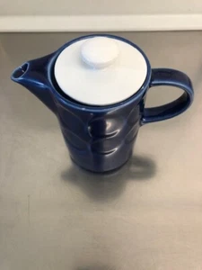 1 DDR,KAHLA DUETT ,Kaffee,Kännchen, Deckel ,BLAU/Weiß Mitropa,,Interhotel,HO - Bild 1 von 2