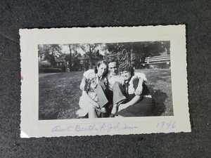 Vintage Press Photo Black & White Two Women and Man Arm in Arm 1946 3.5"x5.25"  - Picture 1 of 2
