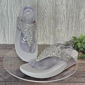 Sandalia de cuña FitFlop Lulu SHIMMERFOIL puntera-tanga para mujer talla 11 plateada - Imagen 1 de 9