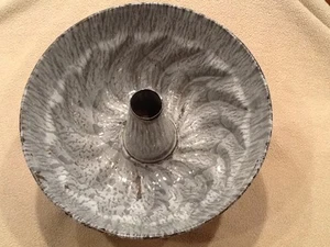 Enamelware Graniteware Bundt Baking Pan Gray Swirl Vintage Antique USA - Picture 1 of 12