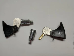 Isuzu Bellett. Belle. Florian Key Barrel with Sheath. Genuine NOS. Sanwa Buhin - Picture 1 of 6