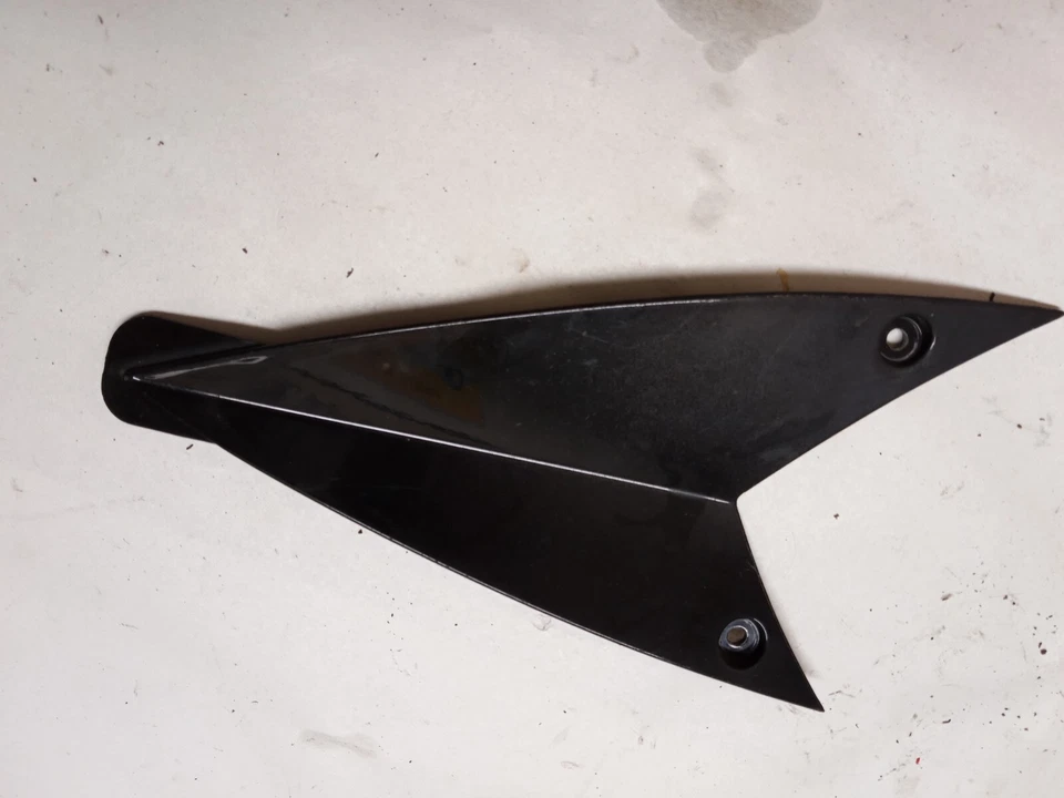 Hyosung GT250R 右侧斗篷内层 适合 2001 - 2009 — 第 1/1 张图片