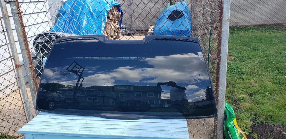 2000 - 2005 GMC Yukon XL задний люк стекло с подъемниками. Тонированный и антиобледенитель - Изображение 1 из 4