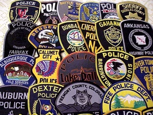 KONVOLUT 25 VERSCHIEDENE POLIZEI PATCH / PATCHES NEUWERTIG KEINE GEBRAUCHTEN PATCHES!!! - Bild 1 von 4