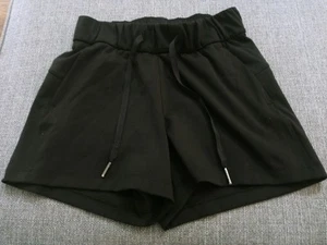 Lululemon On The Fly Shorts 2.5 Inch Shorts Size 0 In Black LW7AROS - Bild 1 von 2
