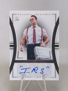 2024 Panini National Treasures WWE - Firme Leggendarie IRS #LS-IRS /99 (AU) - Foto 1 di 3