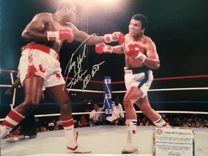 Larry Holmes Signed 16x20 Photo vs Mohammad Ali insc. Schwartz Sports COA - Picture 1 of 5
