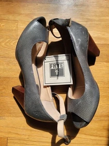 Sandalia Frye Coral Tobillo Correa Tacón Punta Abierta Gris 8.5M Nueva Con Imperfecciones - Imagen 1 de 18