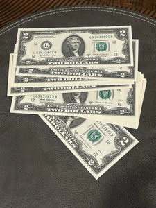 $2 DOLLAR BILLS 25 CONSECUTIVE $50 FACE VALUE 2017A Dead Mint Direct From Strap - Picture 1 of 5