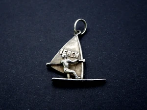 Windsurfer Miniatur Schmuckanhänger Kettenanhänger Vintage Handarbeit aus Silber - Bild 1 von 5