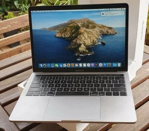 Apple MacBook Pro 13.3" 2016 with Touch Bar - i5 - 256GB SSD - 8GB - Picture 1 of 10