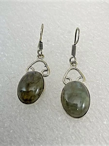 Pendientes colgantes de labradorita ovalados de plata de ley .925 de 13 mm x 30 mm  - Imagen 1 de 6