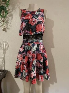Abito MATERIALE RAGAZZA TAGLIA M Crimson Honolulu nuovo con etichette floreale senza maniche elasticizzato - Foto 1 di 8