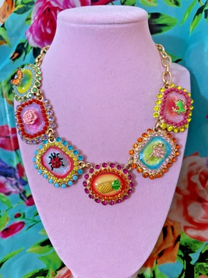 🦋🍍�RARO NUEVO CON ETIQUETAS Betsey Johnson Backyard Stone Critter Babero Declaración Collar🍍�🦋 Foto 1 de 4