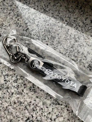 Toyota Schlüsselanhänger aus Leder – Schwarz, Neu, perfektes Geschen - Bild 1 von 3