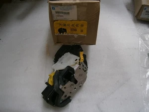 HOLDEN JG JH CRUZE 2009-2017 LEFT HAND FRONT DOOR LOCK NEW GENUINE 13579494 - Picture 1 of 2