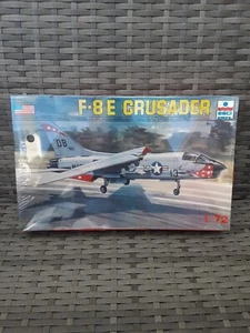 ESCI-ERTL F-8E CRUSADER 1/72 Scale Model Airplane Vintage 1992 #9066-E10FO - Picture 1 of 8