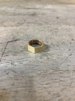 KampLite RL-32A, AGM 2572 - Tuerca enjaulada Foto 1 de 4