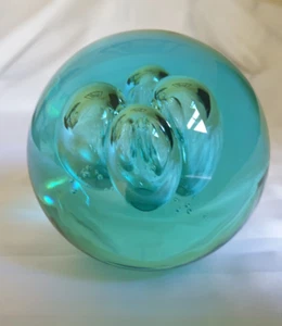 VINTAGE CZECH CZECHOSLOVAKIA BOHEMIA GREEN BUBBLE ART GLASS PAPERWEIGHT - Picture 1 of 3