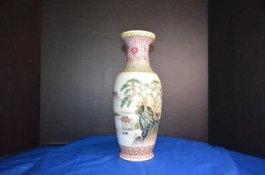 Chinesische Famille Rose Porzellan Vase mit Inschrift Vintage 20. Jahrhundert asiatischer Boho - Bild 1 von 10