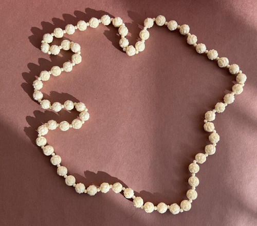 OFF WHITE Collana di perle di fiori intagliati bianco sporco 38"
