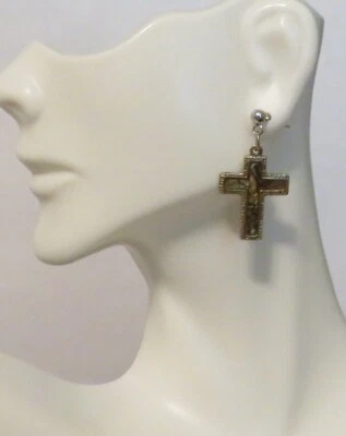 Aretes con incrustaciones de ópalo cruz de metal de 1"  Foto 1 de 3