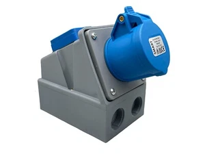 Presa 16 ampere con presa UK 3 pin adattatore da parete caravan camper - Foto 1 di 3