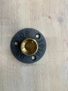 2 X Malleable Iron pipe wall,floor mounts With 22 mm Brass Inserts - Picture 1 of 1
