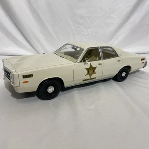 GREENLIGHT 19055 - PLYMOUTH FURY 1977 HAZZARD COUNTY SHERIFF 1/18 - Picture 1 of 11