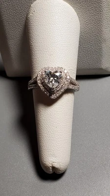 CERTIFIED 1.00 CT MOISSANITE SOLITAIRE IN 925 STERLING SILVER HEART RING SIZE 7 - Image 1 of 4