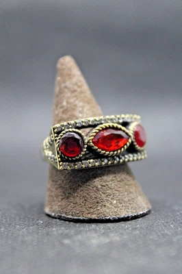 Vintage Damenring im osmanischen Stil mit dreifachen rubinroten Steinen und v... - Bild 1 von 4