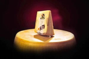 so n Käse ! 🧀 Parmigiano mindestens 15 Monate gereift über 520gr Parmesan - Bild 1 von 5