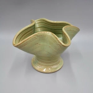 Eine schöne Studiokeramik Taschentuch Vase, gestempelt auf Sockel, sehr guter Zustand. - Bild 1 von 9