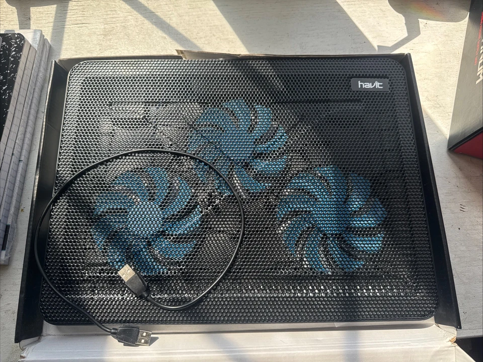 Almohadilla de enfriamiento Havit - Totalmente compatible con computadoras portátiles de hasta 15,6"-17" {HV-F2056] NEGRA Foto 1 de 1