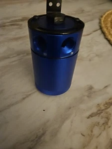 Mishimoto MMBCC-MSTWO-RD Compact Baffled Oil Catch Can BLUE 2-Port No Fittings - Bild 1 von 4