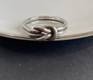 Anillo retirado James Avery Lovers nudo plata de ley 925 talla 8,5 - Imagen 1 de 5
