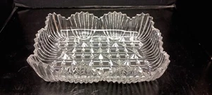 Hermoso centro de mesa de fruta de vidrio de corte cuadrado vintage borde diente de sierra 10x7,5" - Imagen 1 de 8
