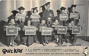 NBC Die sieben Quiz Kinder Paramount Filmset TV Show Schreibtische Postkarte - Bild 1 von 2