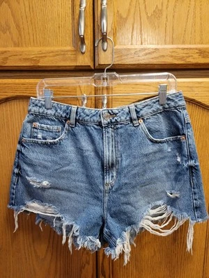 Pantalones cortos de mezclilla desgastados/triturados de Garage Denim. Jr Talla 11 Foto 1 de 4