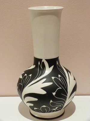 RARE Beswick Silhouette Black & White Leaf Vase Model 1773 Albert Hallam 1960s - Image 1 of 4