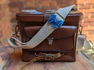 Vintage c1940 braune Leder Kameratasche/Beuteltasche/Etui Apollo Aufkleber Crossbody OOAK - Bild 1 von 12